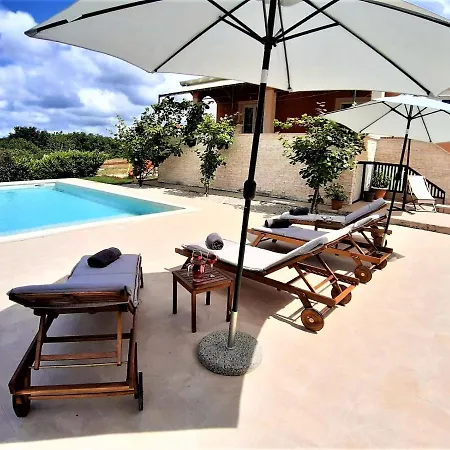 Tana Villa Tinjan
