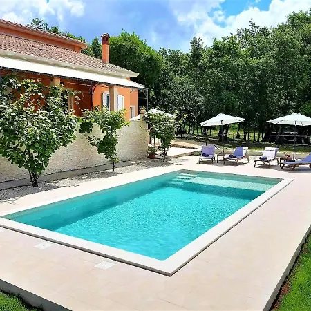 Tana Villa Tinjan