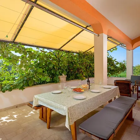 Tana Villa *