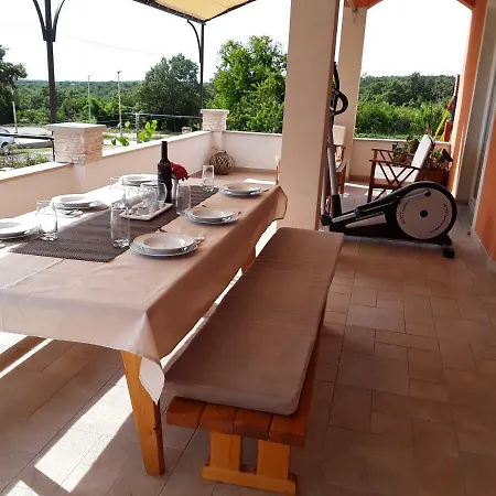 Tana Villa